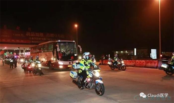 3675位逆行者回家:各地最高禮遇迎接援鄂醫護回家,感謝英雄,後會(hui) 有期 3675位逆行者回家:各地最高禮遇迎接援鄂醫護回家,感謝英雄,後會(hui) 有期