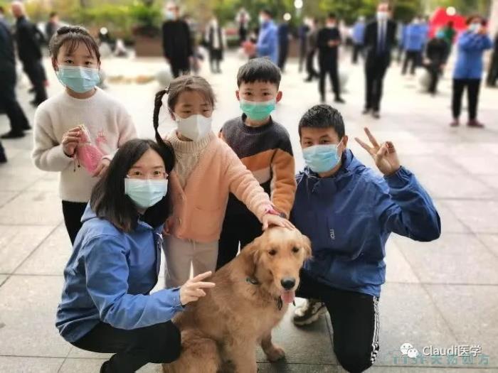 3675位逆行者回家:各地最高禮遇迎接援鄂醫護回家,感謝英雄,後會(hui) 有期 3675位逆行者回家:各地最高禮遇迎接援鄂醫護回家,感謝英雄,後會(hui) 有期